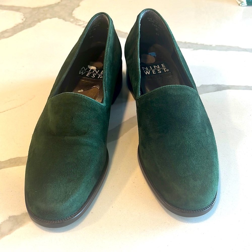 Nine West ladies size 6 forest green suede loafers